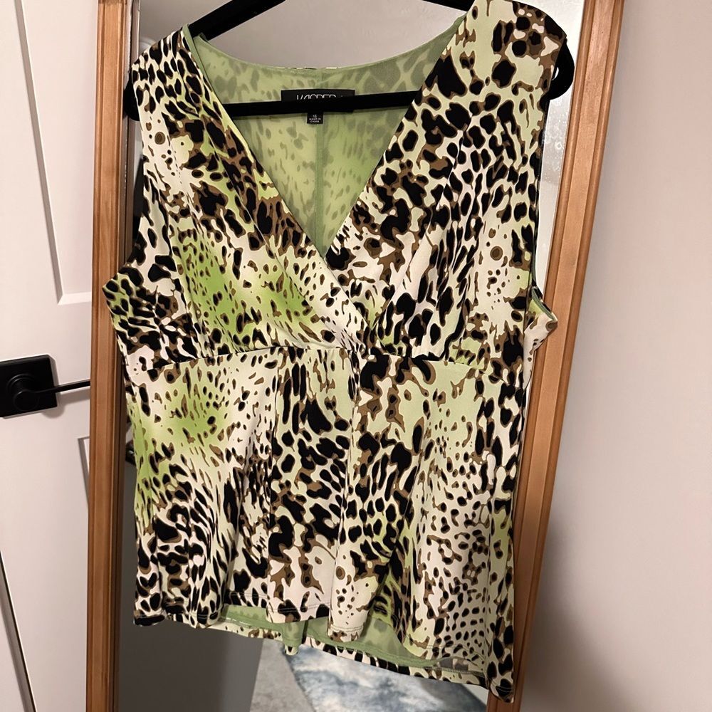 Kasper Animal Print Sleeveless Blouse with Green Color Scheme Size 16
